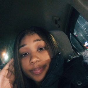 Meet your Posher, Yasmine